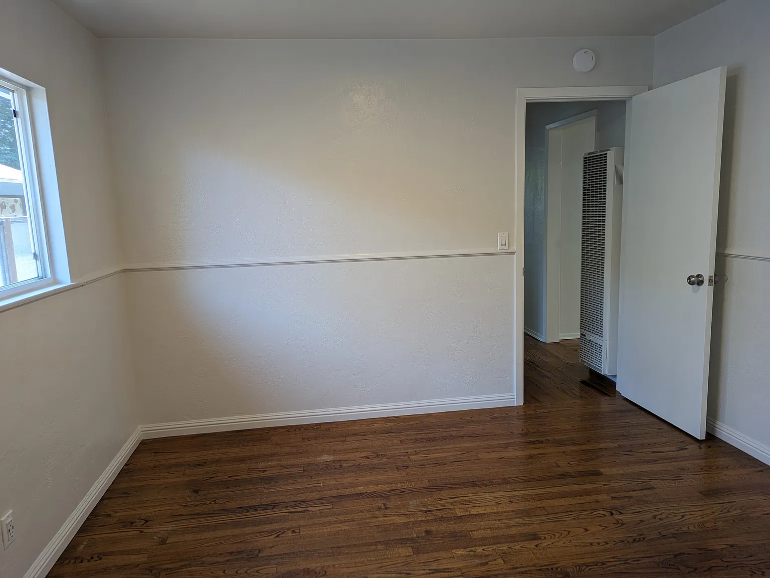 220 Storey St — Photo 2