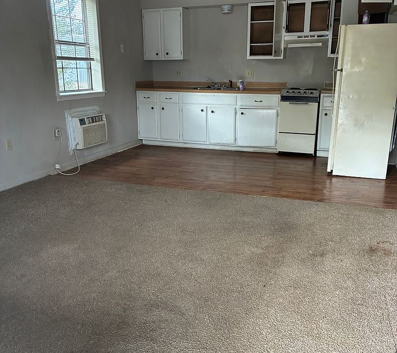 2nd image of 101 S Locust St APT 4