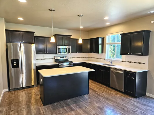 1146 Rutherford Dr, Medford, OR 97504