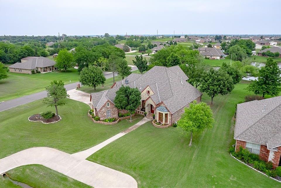 1st image of 2900 Twin Lake Dr