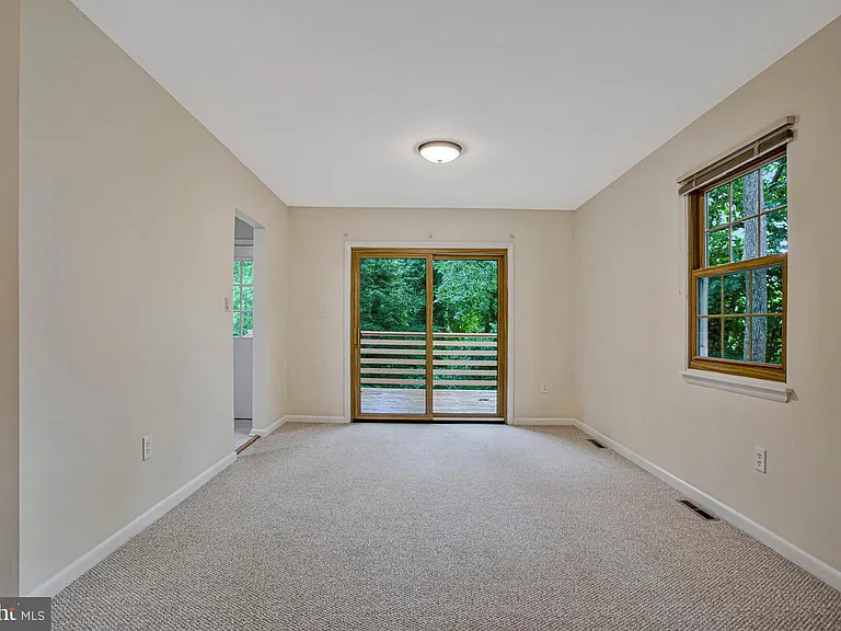 607 Ridge Dr — Photo 6