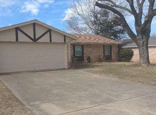 201 N Heights Dr, Crowley, TX 76036