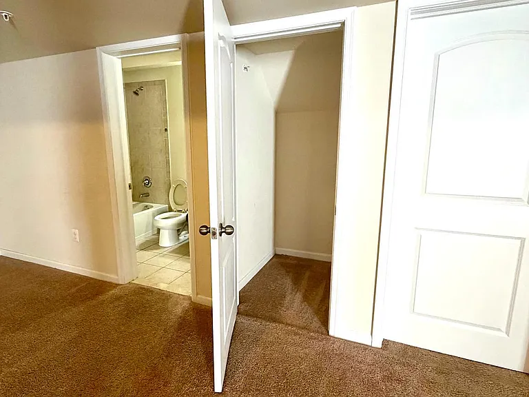 3010 Winterbourne Dr — Photo 9