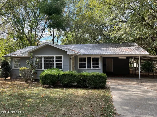 3211 Charleston Dr, Jackson, MS 39212