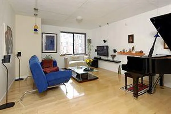 Rented by Douglas Elliman | media 14