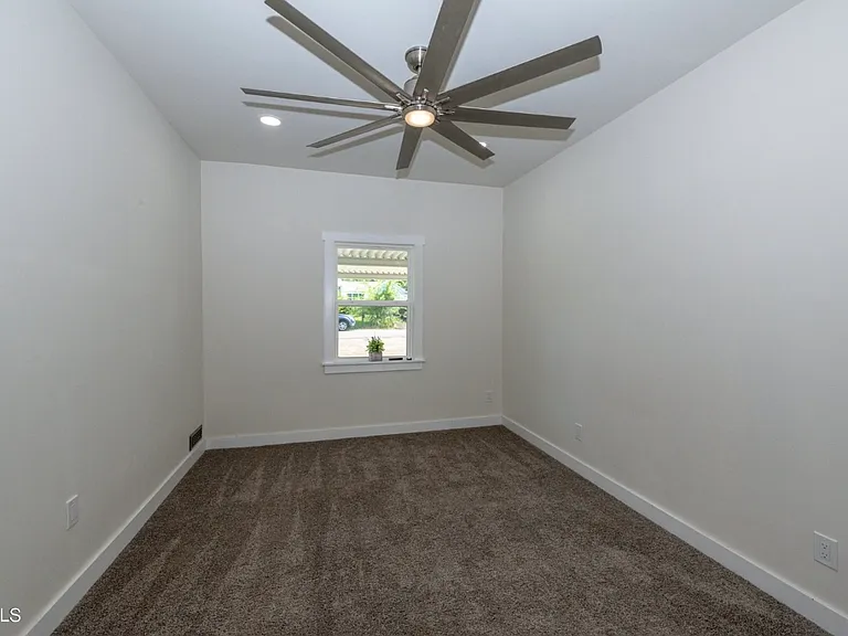 5909 Adelia Dr — Photo 23