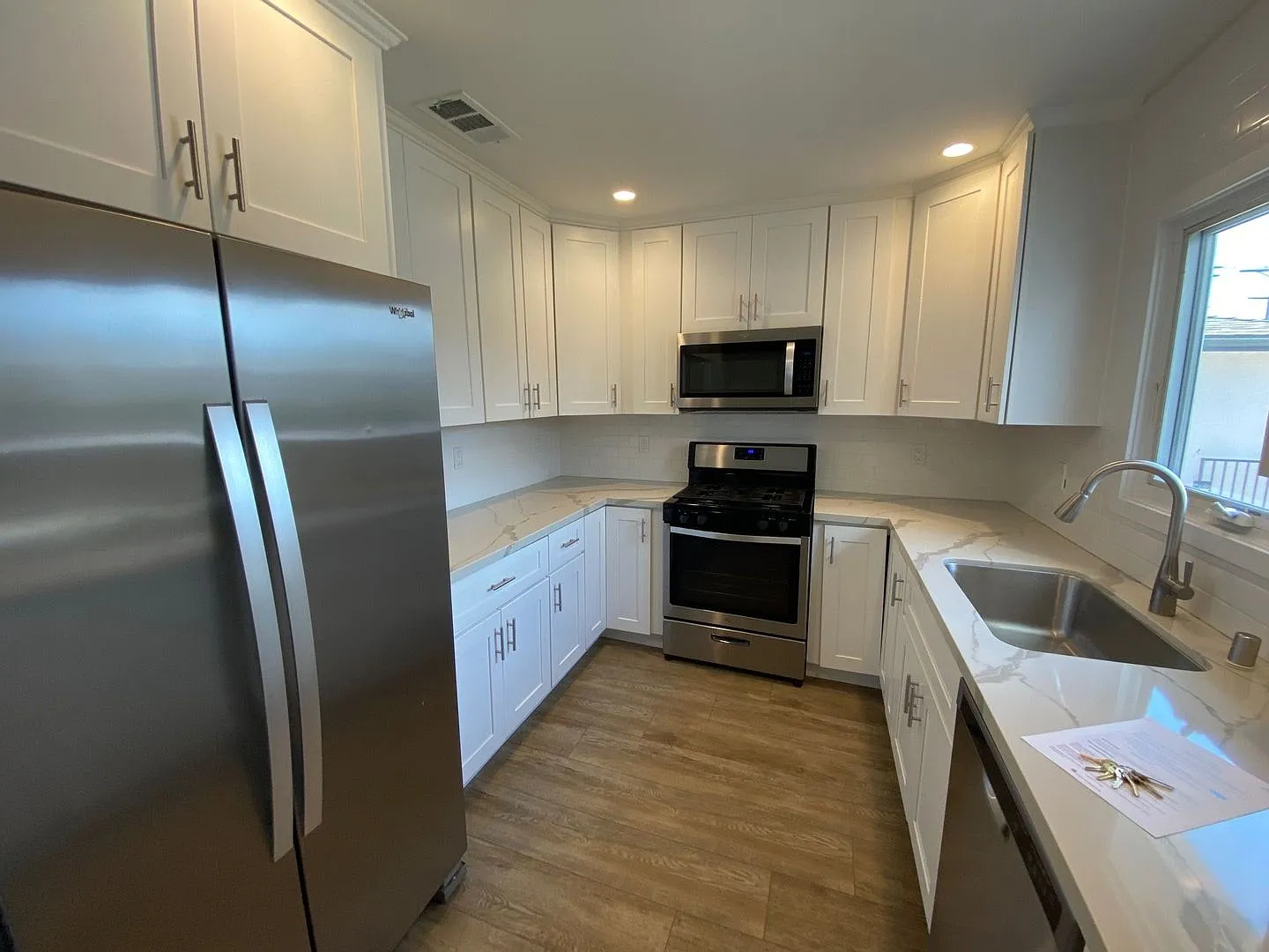 Renovated! 5BD + Den — Photo 4