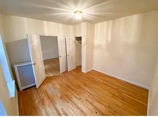 31-58 35th St #3R, Astoria, NY 11106