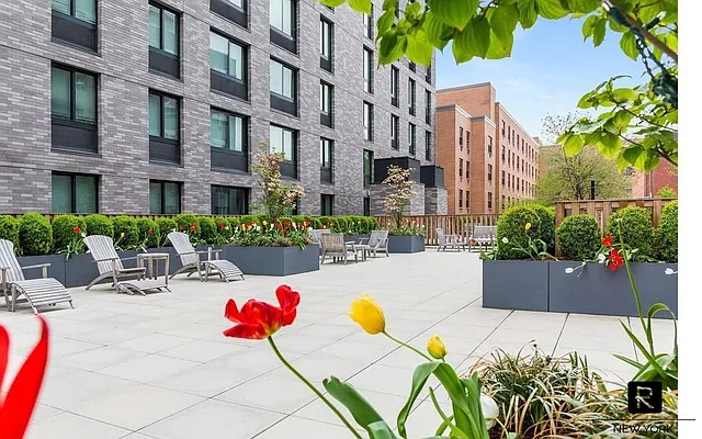 Sold by R New York | media 5