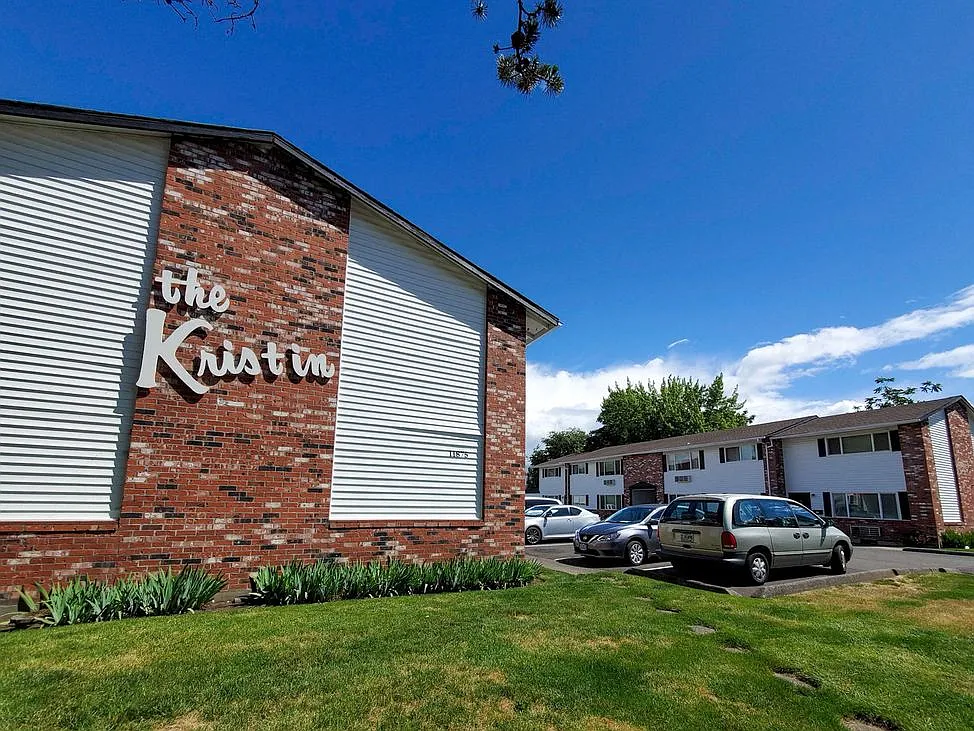 Kristin Apartments — Photo 2
