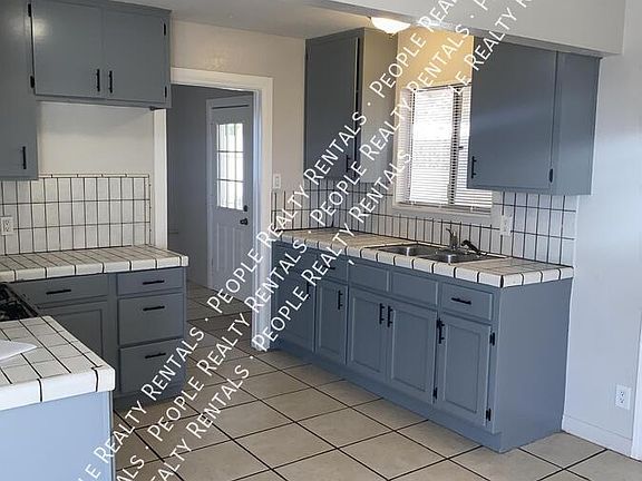 4th image of 2716 Trent St