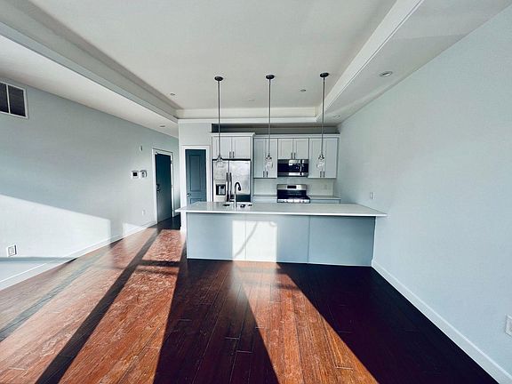 3rd image of 1339 N Franklin St #2F