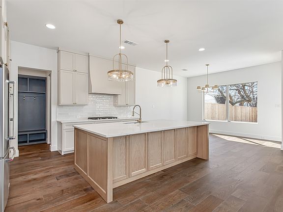 4th image of 1107 Mount Auburn Ave