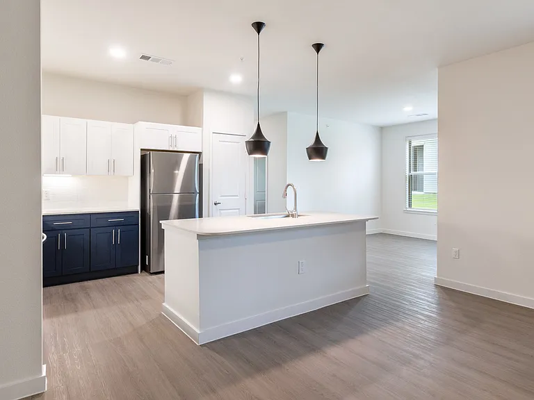 901 Rendon — Photo 13