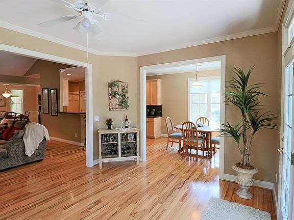 5th image of 3240 Beaver Creek Drive SE