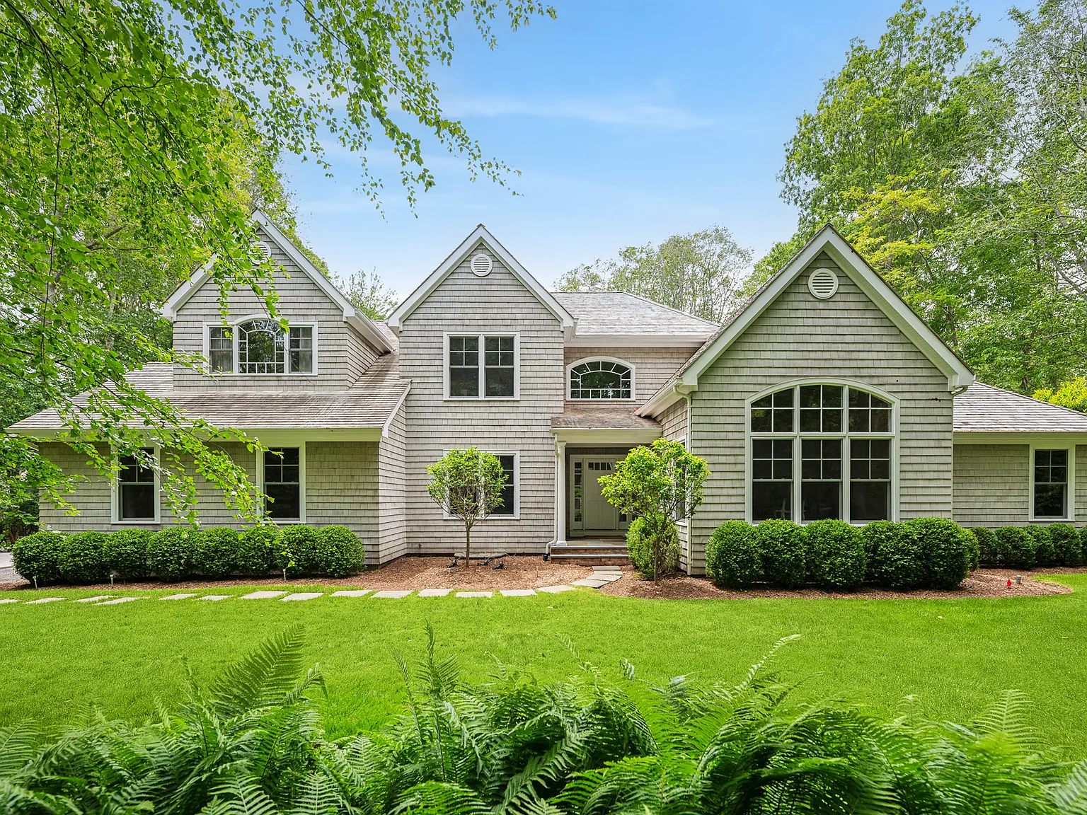Rental Opportunity in Prime East Hampton Locale — Photo 2