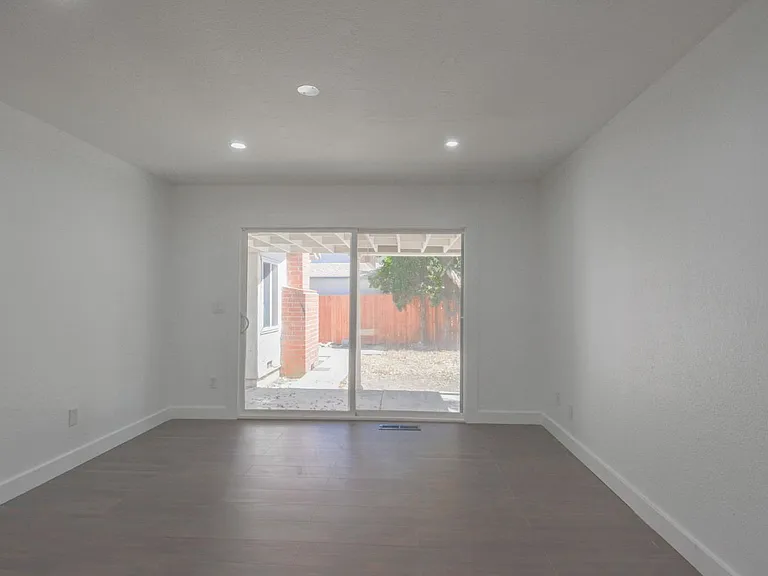 1321 Astoria Dr — Photo 54