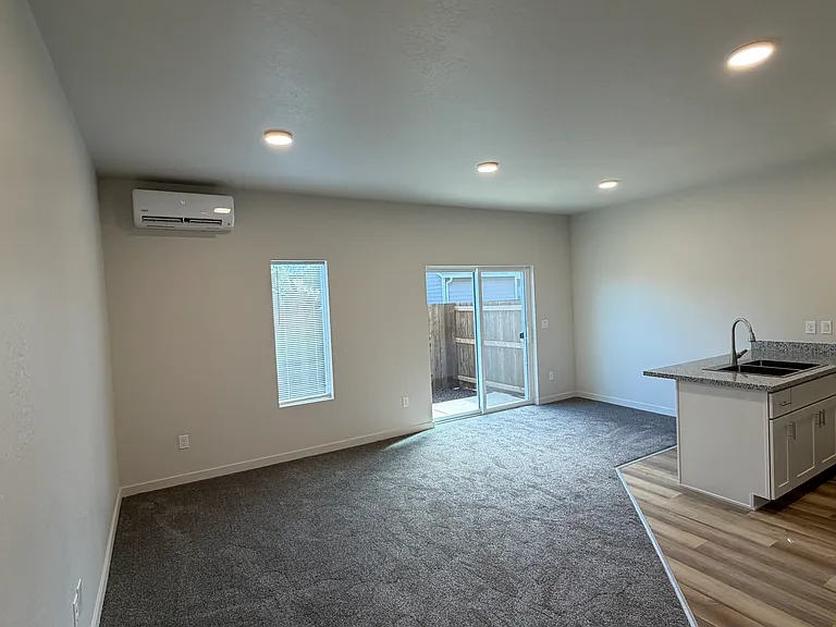 2024 Sunset Dr #5 — Photo 3
