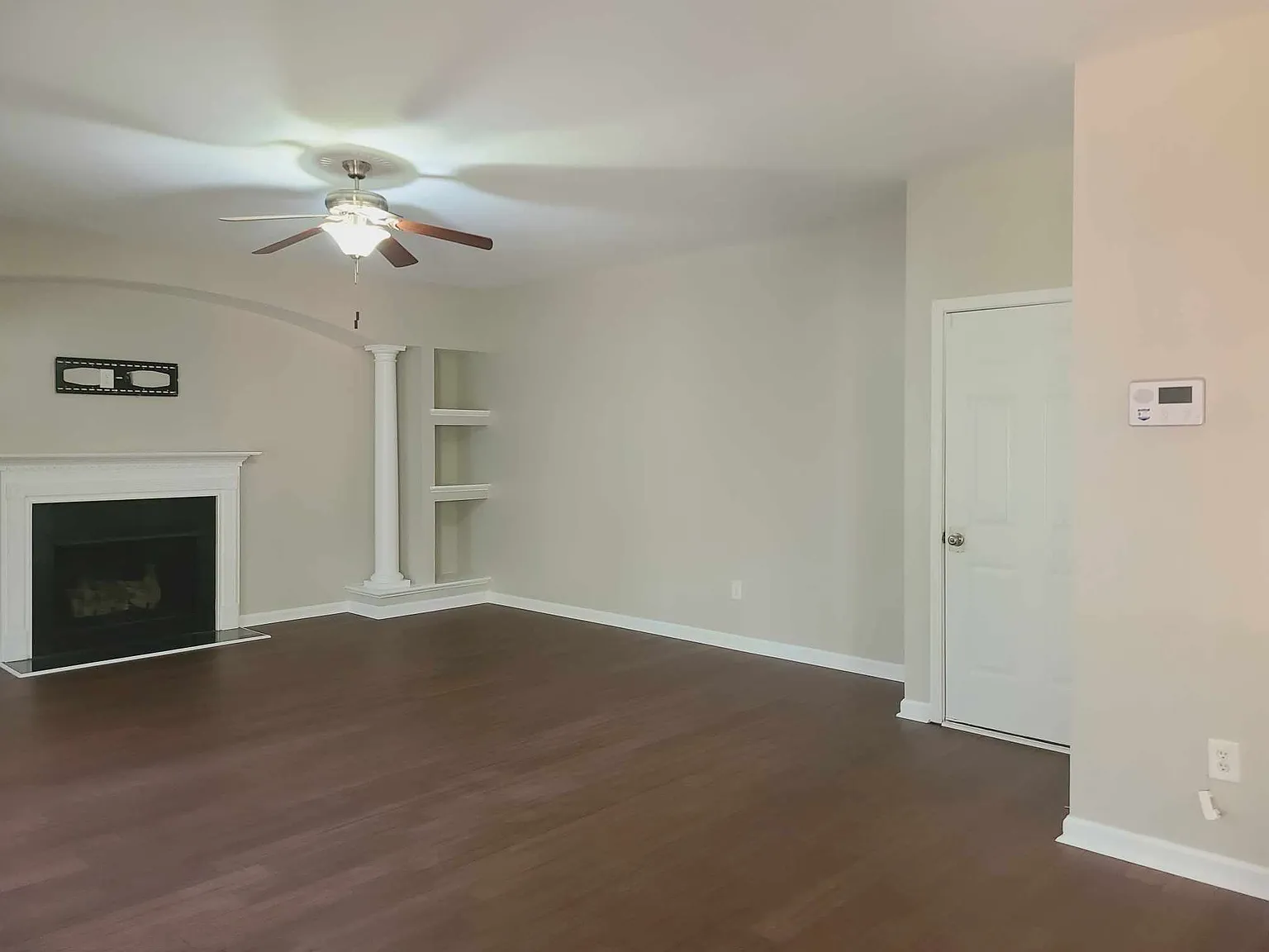 2225 Presidio Dr — Photo 3