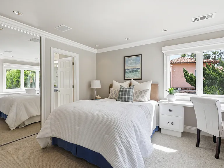 945 Bay Cir — Photo 10
