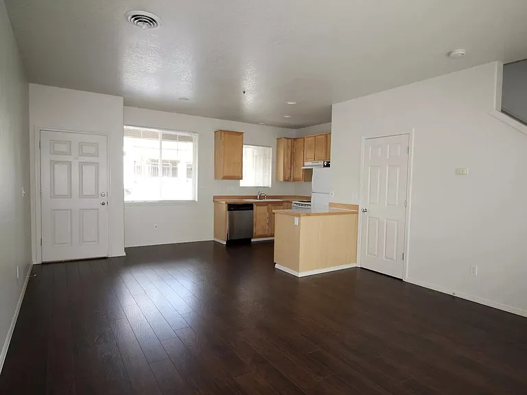8654 NE Hyde Park Ln — Photo 3