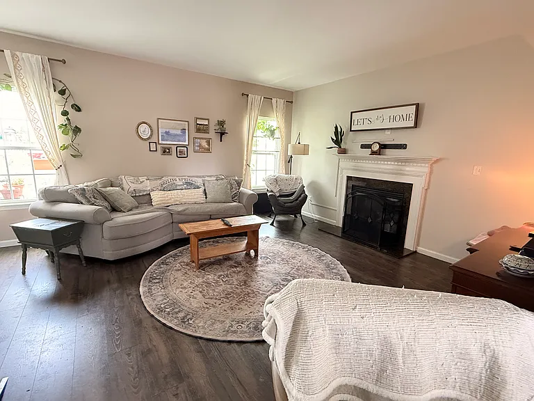 217 Berkshire Dr — Photo 2