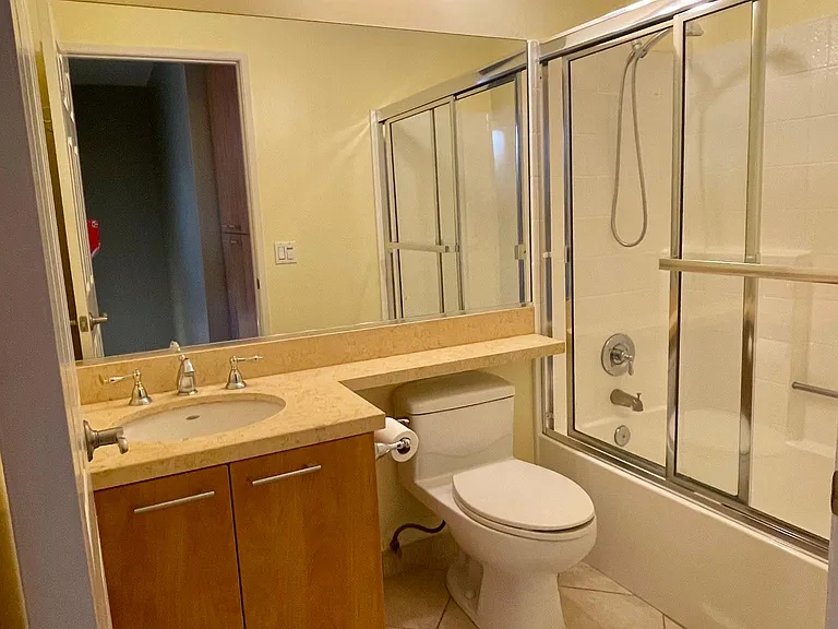 812 N Hudson Ave #105 — Photo 14