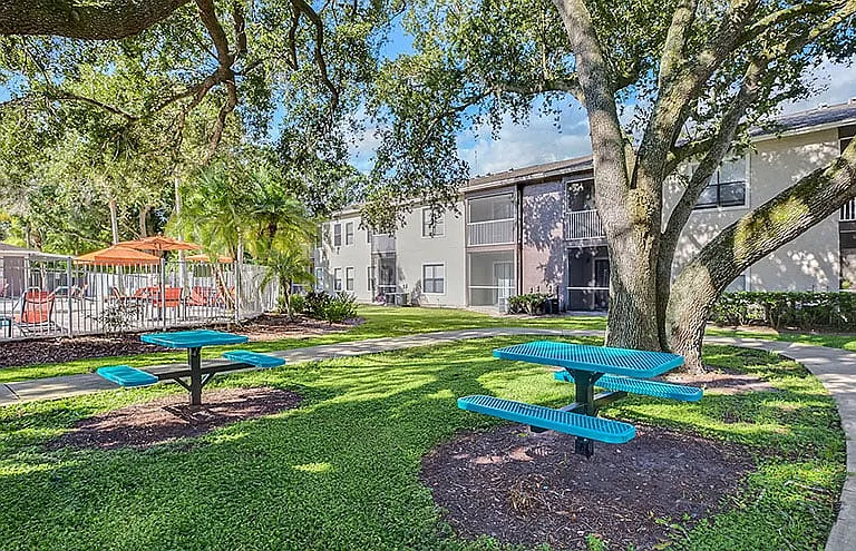 The Summit at Sabal Park Apartments — Photo 24