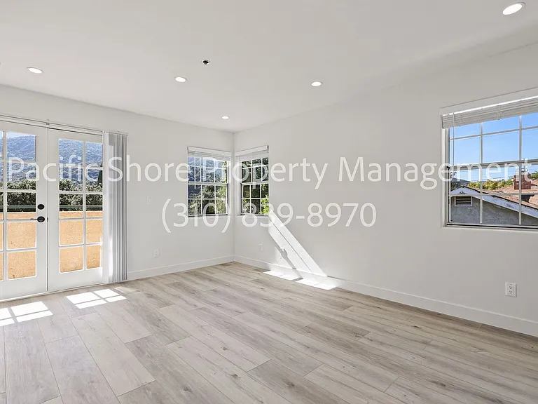 Montrose Apartments — Photo 9