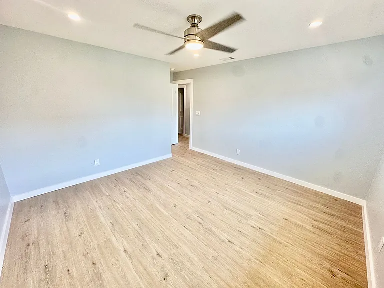 9721 Graham Street — Photo 22