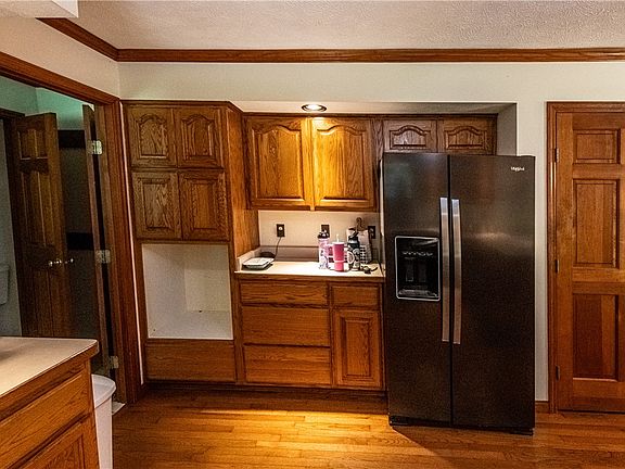 4th image of 1281 Hiatt Rd