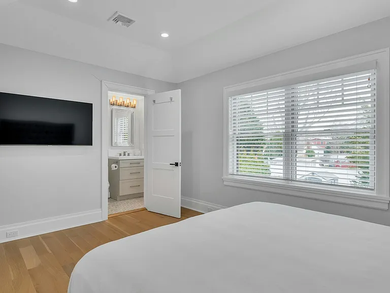 165 Marine Pl — Photo 15
