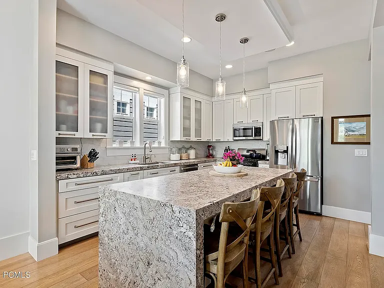520 E Mission Dr — Photo 3