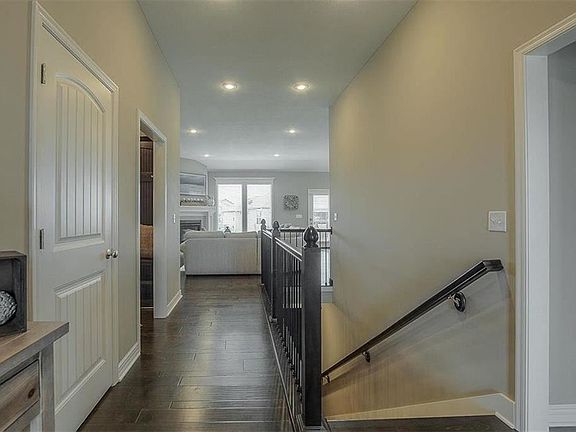 5th image of 108 SE Briar Valley Ln