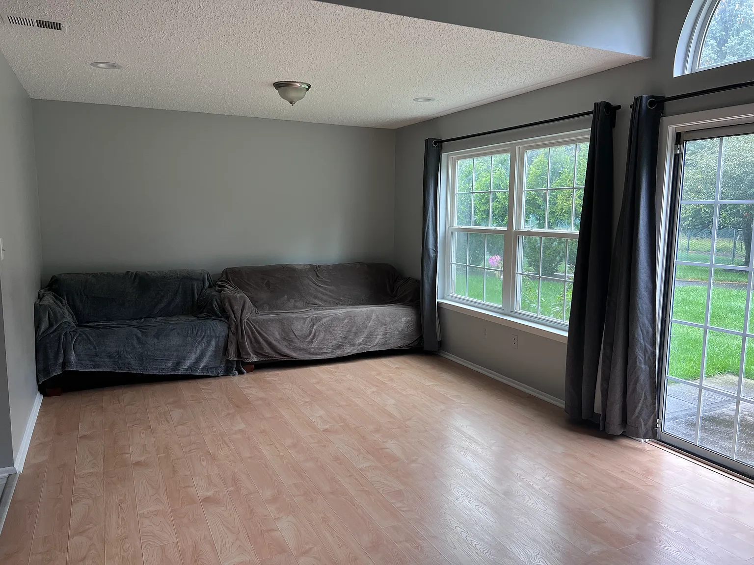 2 bed, 2.5 bath, 1267 sqft, $2,700 — Photo 3