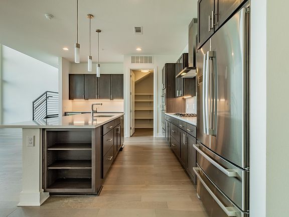 4th image of 3201 McKinney Ave Unit 2001