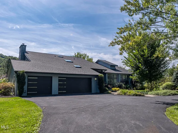 4040 Scotch Valley Rd, Hollidaysburg, PA 16648