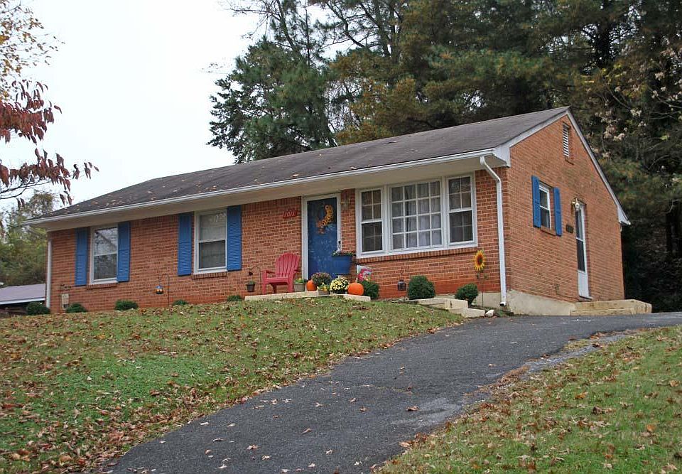 1st image of 1011 Bowling Dr