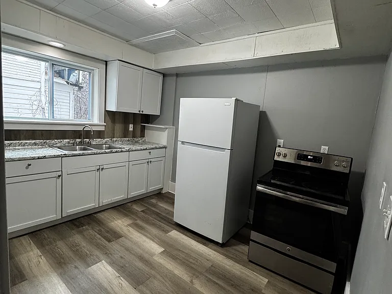 599 Rhodes Ave — Photo 8