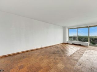 2077 Center Ave, Fort Lee Boro, NJ 07024