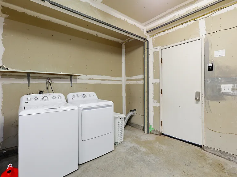 437 Norfolk Dr — Photo 97