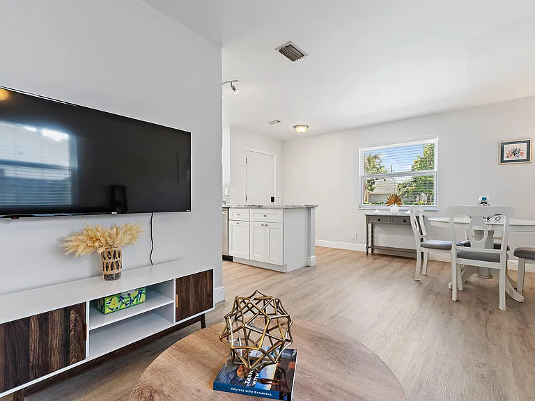 6029 Eberts St — Photo 12