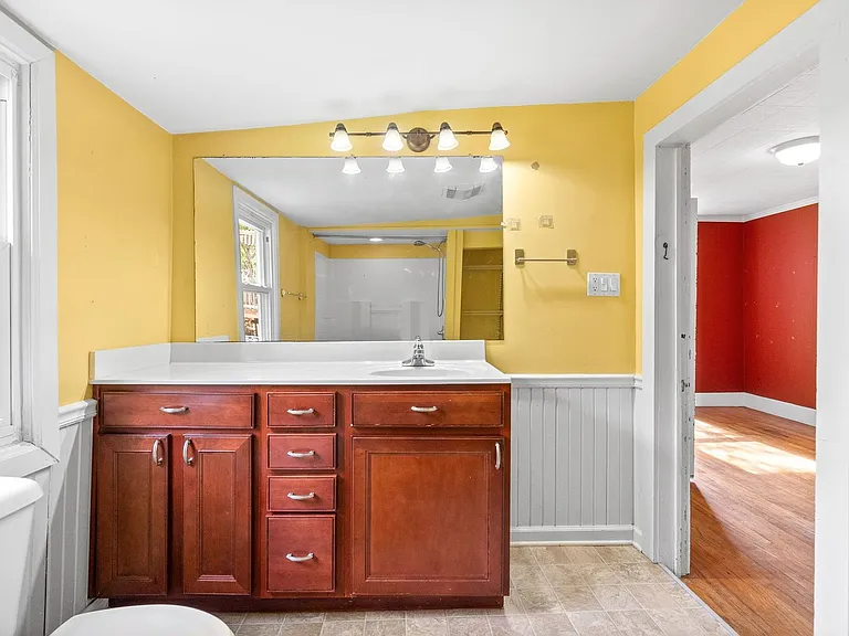 232 Georgia Ave — Photo 20