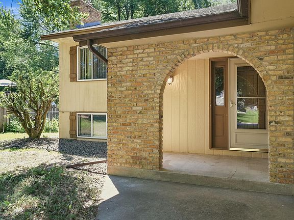 3rd image of 936 97th Ln NE