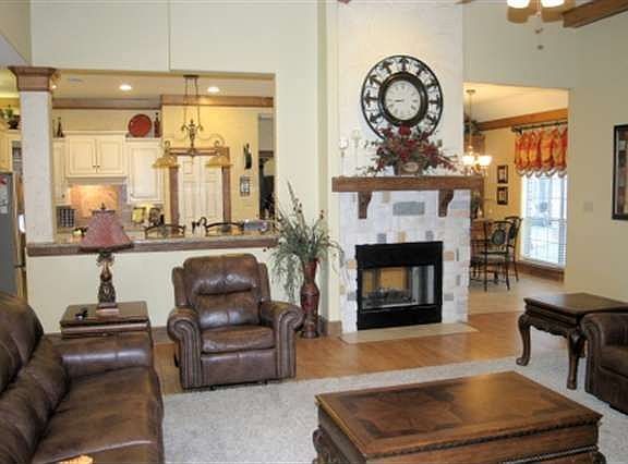 3rd image of 604 Continental Dr
