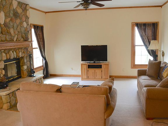 3rd image of 389 Lakewood Dr