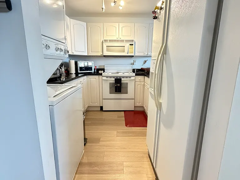 540 Brickell Key Dr #828 — Photo 3