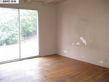 2nd image of 2569 Lynn Dr