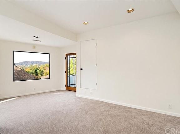 4th image of 426 Elmwood Dr