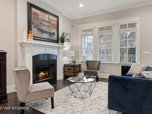 2nd image of 4139 N Oakley Ave #H
